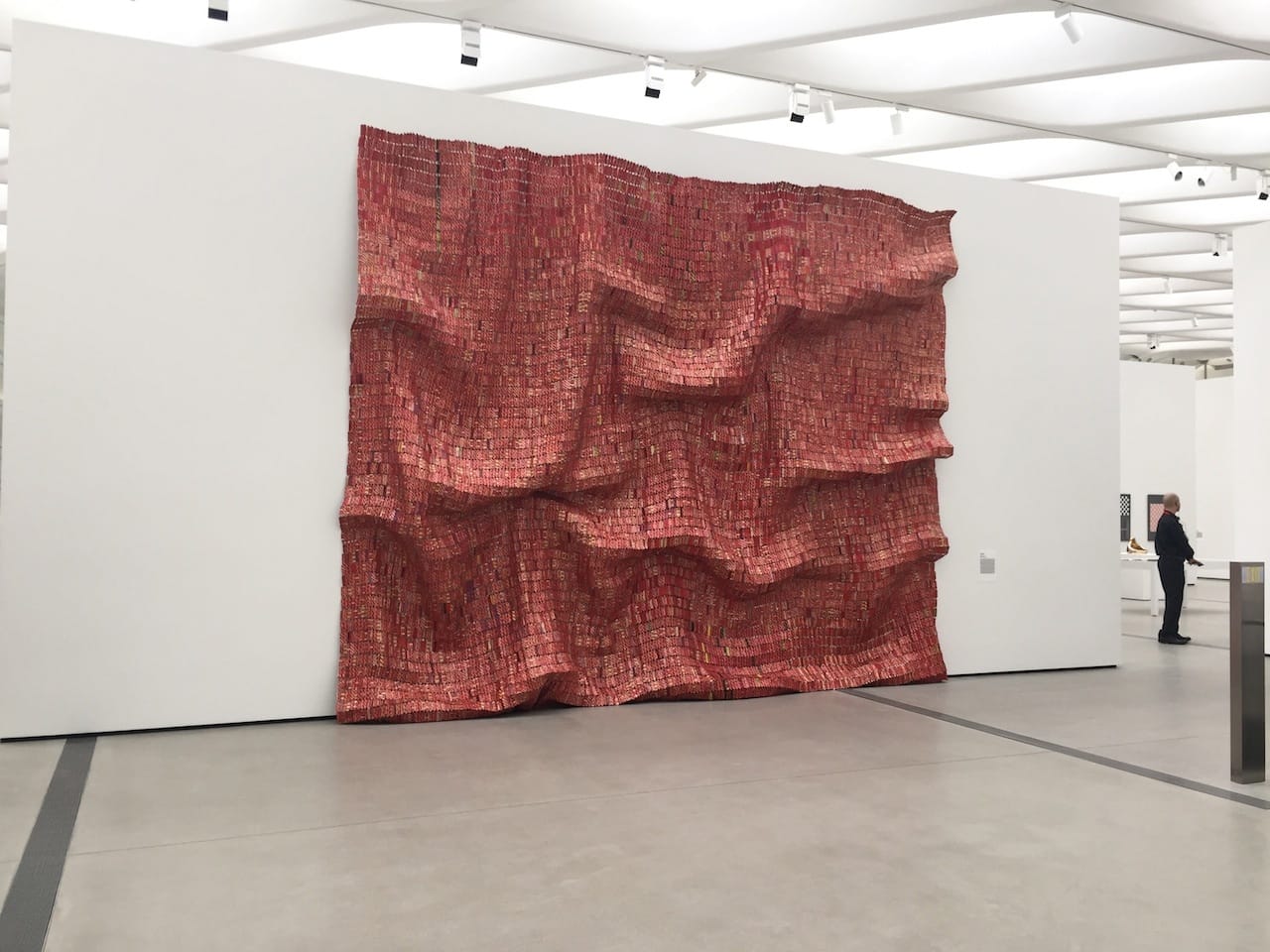 El Anatsui, "Red Block" (2010), found aluminum and copper wire, 200 3/4 x 131 1/2 in.