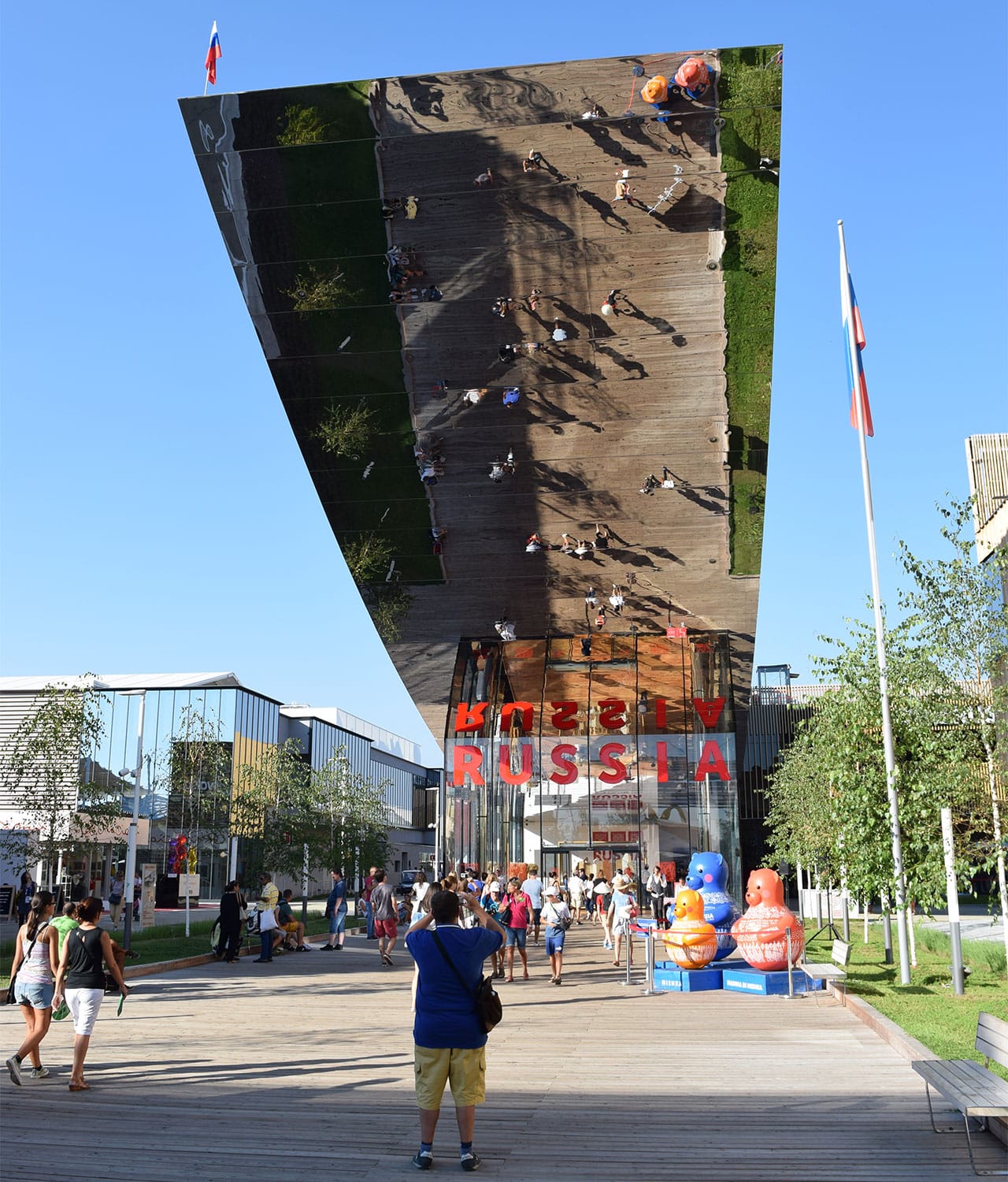 The entrance to the Russian pavilion