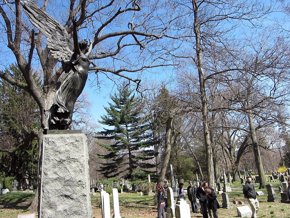 Green-Wood Cemetery in Brooklyn, one of the sites on the Landmarks Preservation Commission backlog (all photos by the author for Hyperallergic)