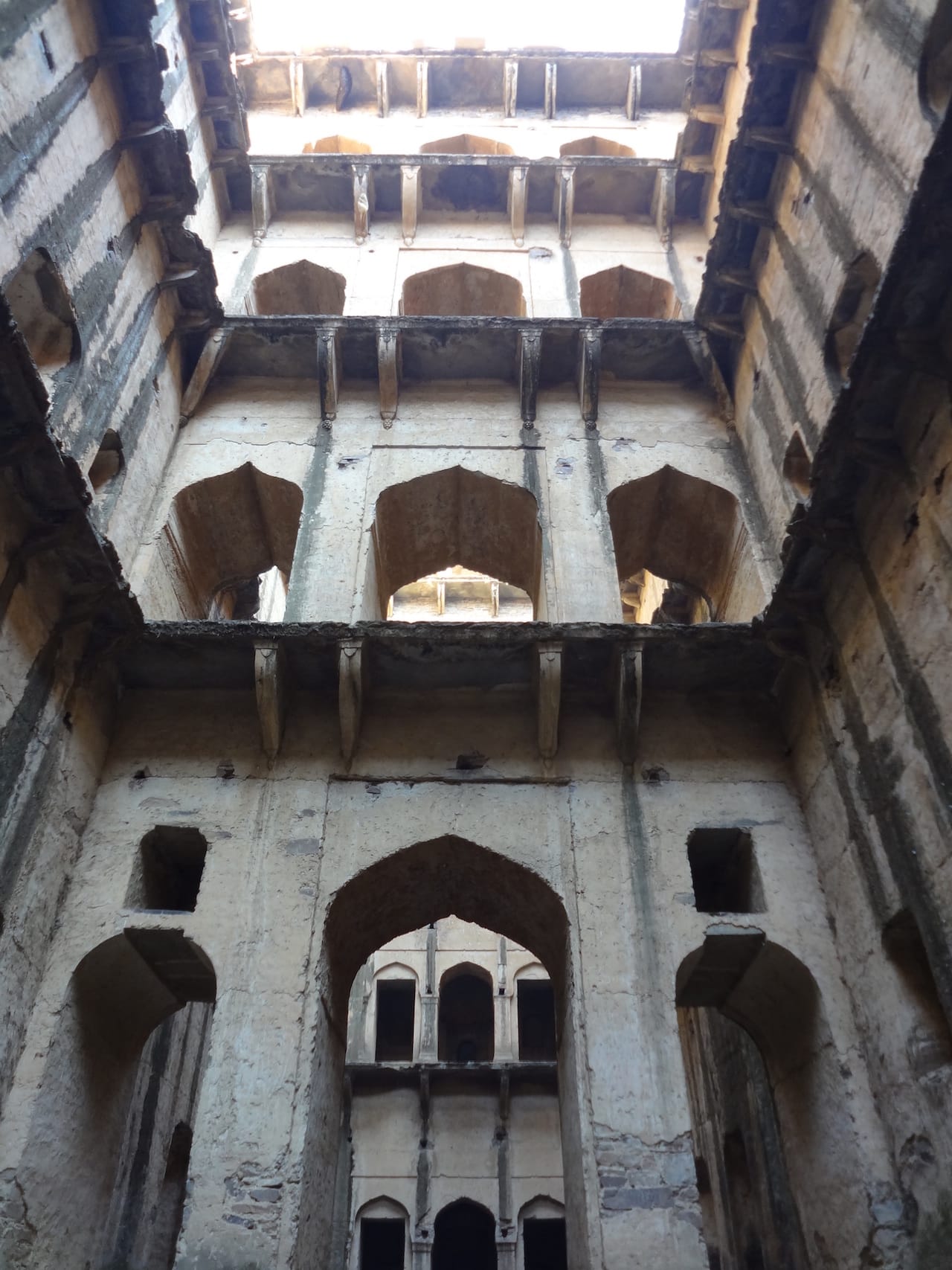 Neemrana Baoli, Neemrana, Rajasthan. © Victoria Lautman. 
