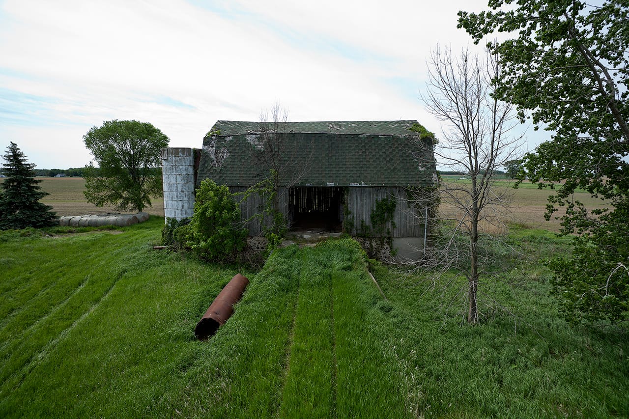 The original barn, before work began (courtesy of Scott Hocking)