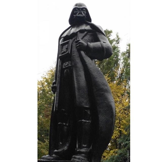 The Sith Lord in all his glory (photo via sentientsven/Instagram) (click to enlarge)