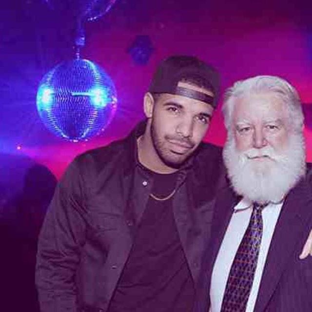 An unlikely meeting (photo via @esther___ruiz/Instagram) (click to enlarge)