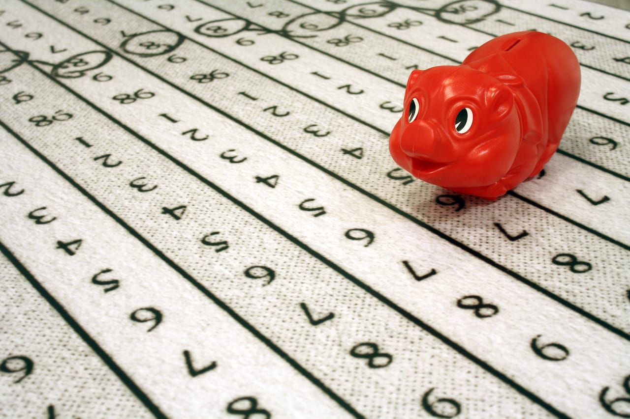 Sara Shaoul, Sara Shaoul’s BBT Chart, February 2015, 2015. Printed vinyl installation. Image courtesy of the artist. 