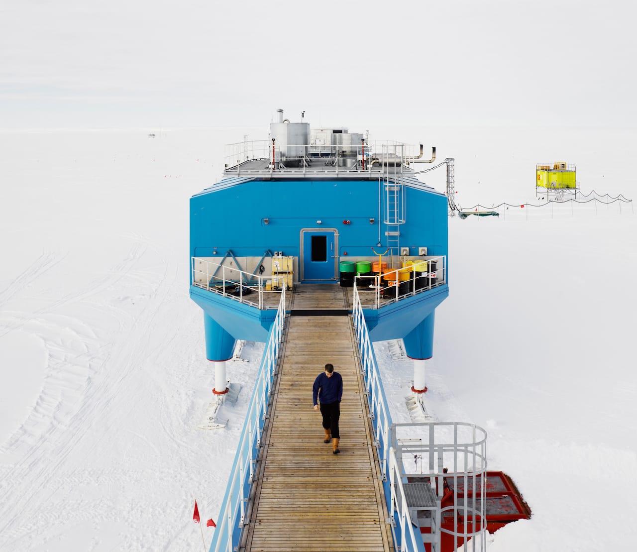 Bridge link between energy modules. (© James Morris)
