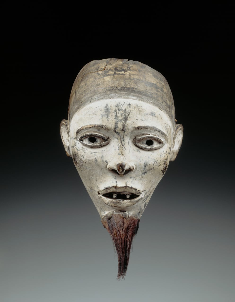 Master of Kasadi Workshop, Mask (Nganga Diphomba) Kongo peoples; Yombe group, Kasadi village, near Tshela, Democratic Republic of the Congo. Photo: © RMCA, Tervuren, by R. Asselberghs.