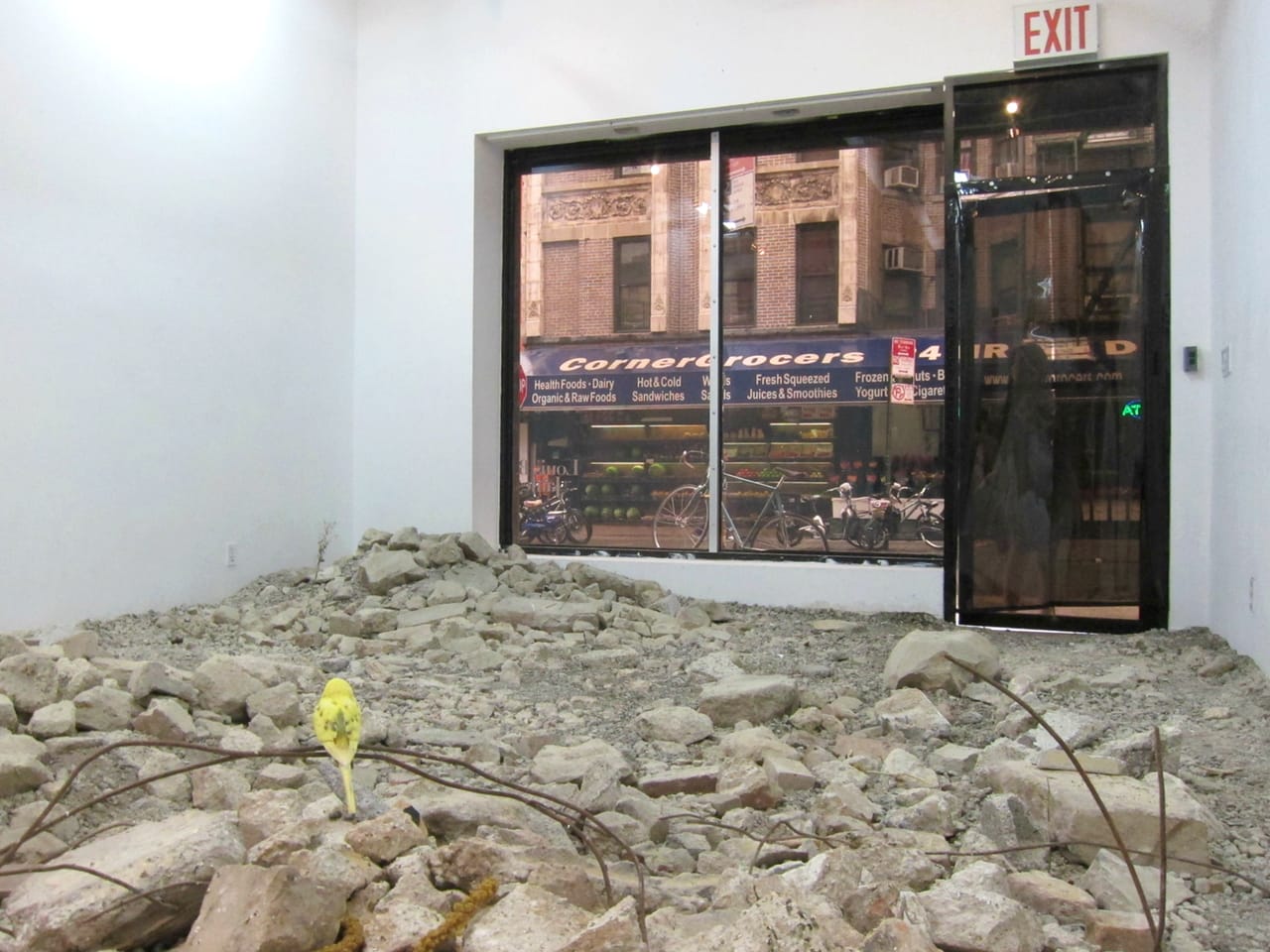 Martin Roth, "untitled (debris)" (2015) (all images by the author for Hyperallergic unless otherwise noted)