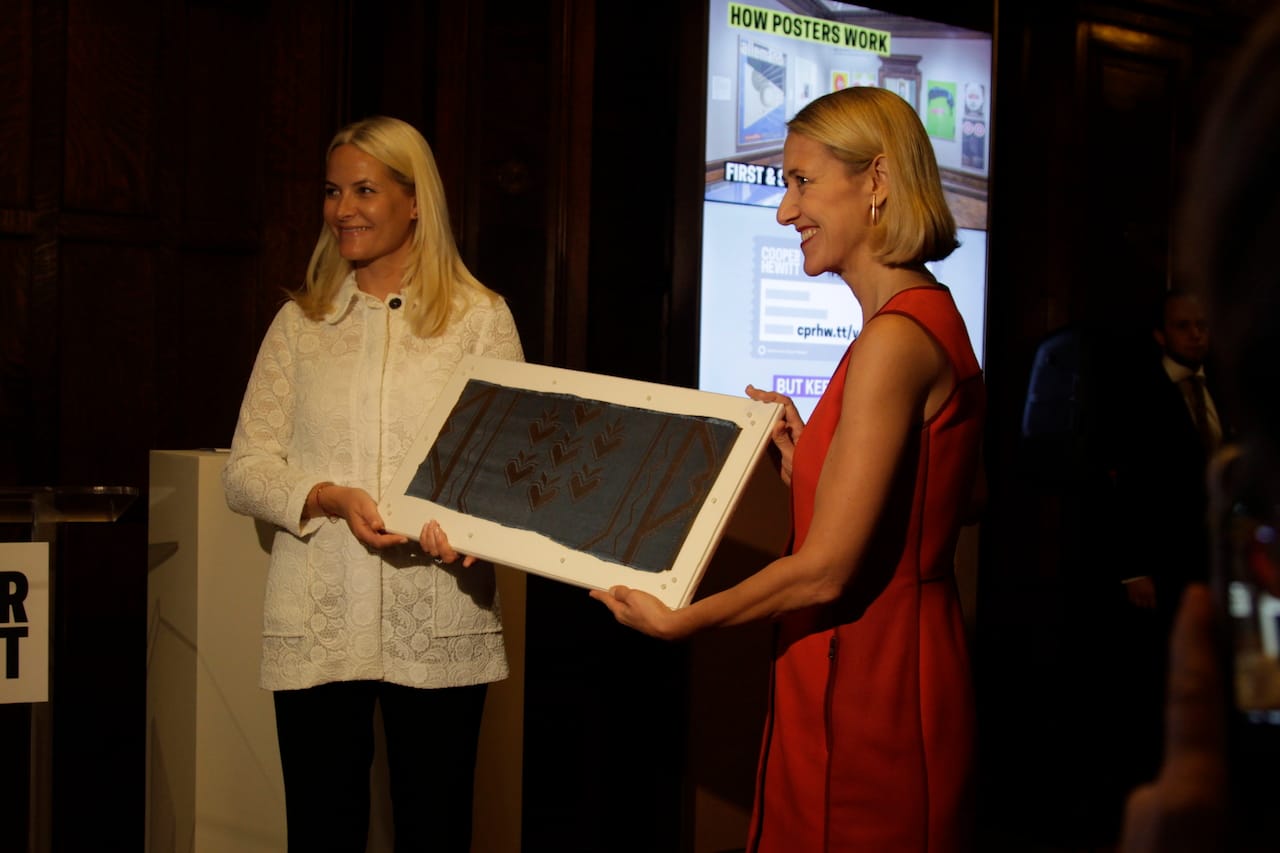 Cooper-Hewitt Director Caroline Baumann receiving the textile from Crown Princess Mette-Marit of Norway (courtesy Cooper Hewitt, Smithsonian Design Museum)