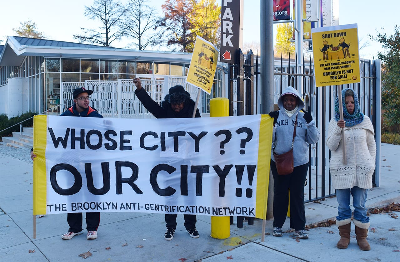 Protesters at the vehicular entrance to the Brooklyn Museum during the 2015 Brooklyn Real Estate Summit
