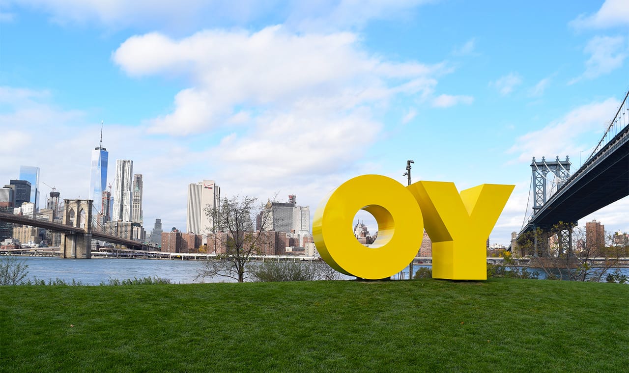 Deborah Kass, "OY/YO" (2015) in Brooklyn Bridge Park