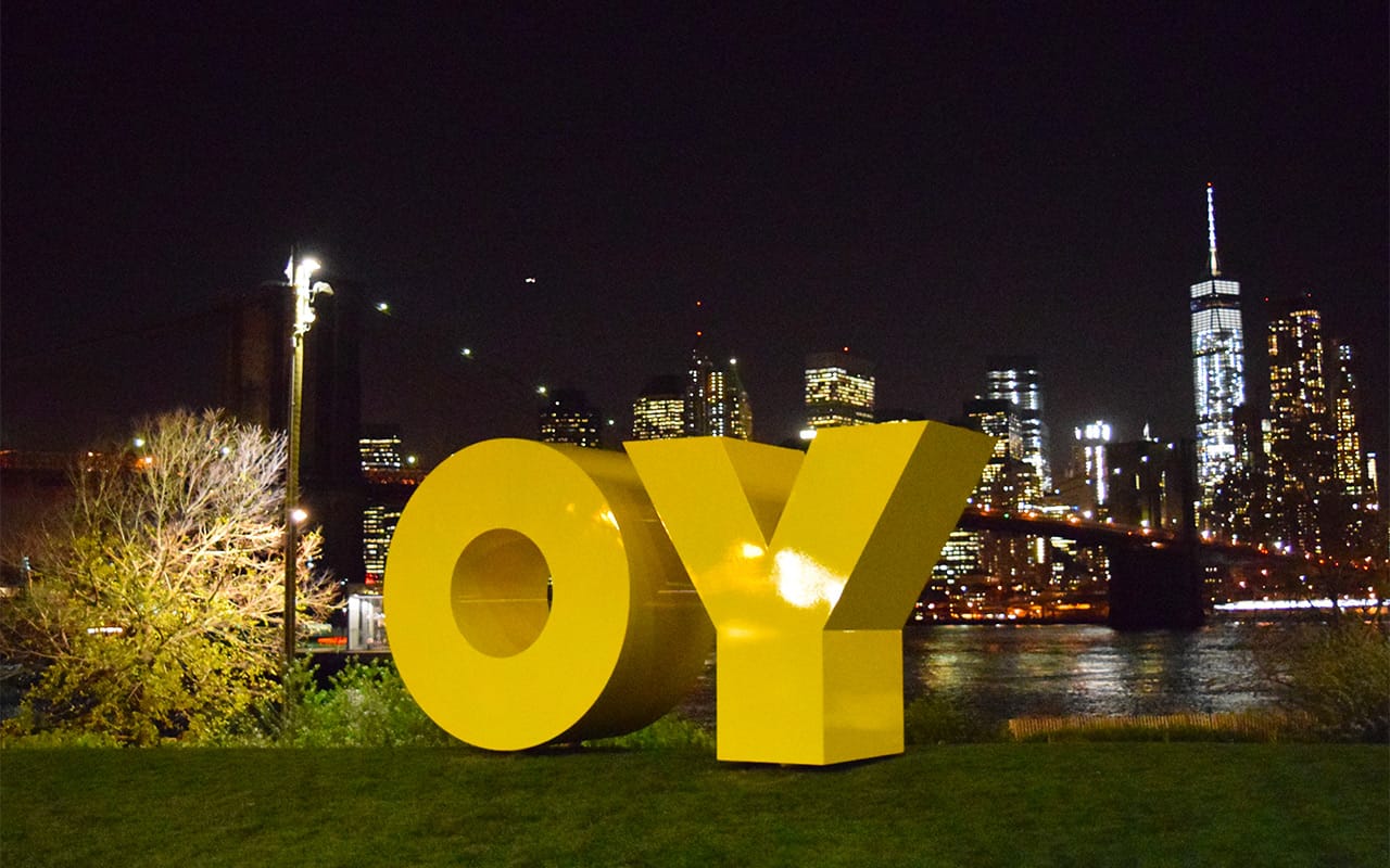 Deborah Kass, "OY/YO" (2015) in Brooklyn Bridge Park