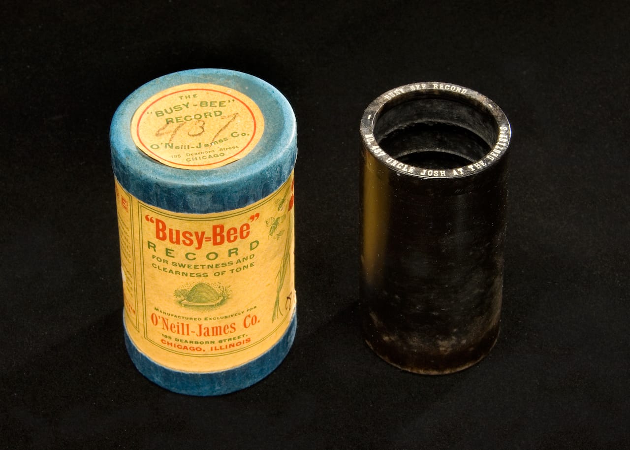 Busy bee cylinder featuring "Uncle Josh at the dentist's" by Cal Stewart and Len Spencer
