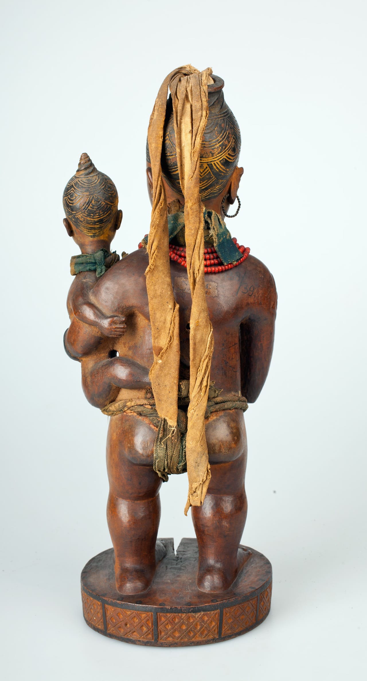 Power Figure: Standing Female with Child (Wife of Mabyaala?) (Nkisi) Kongo peoples, Vili group, Loango coast, Cabinda, Angola (photo © National Museum of World Cultures, Leiden)
