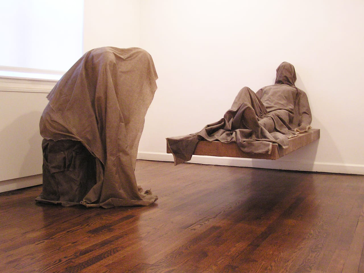 Robert Morris, “Keep It To Yourself” (2014–15), linen and resin, 47 x 84 x 88 inches / 47 x 55 x 77 inches 