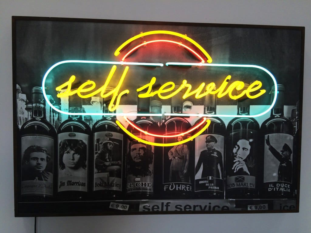Ernesto Javier Fernández, "Self service" (2009), mixed media