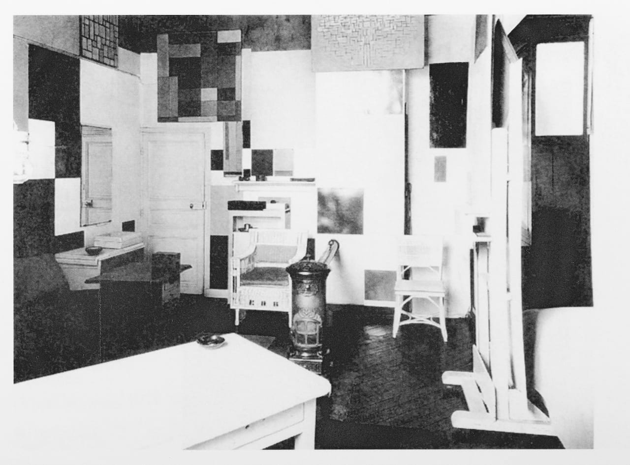 Piet Mondrian’s studio at 26 Rue du Départ in Paris (photo by Paul Delbo, © Mondrian/Holtzman Trust)