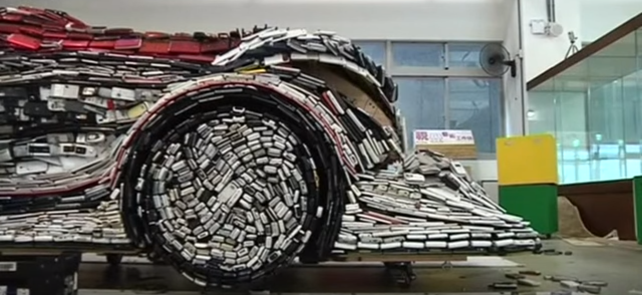 Detail of "F1 Green Race Car" by Lin Shih-Pao, 2015 (screenshot by the author) 