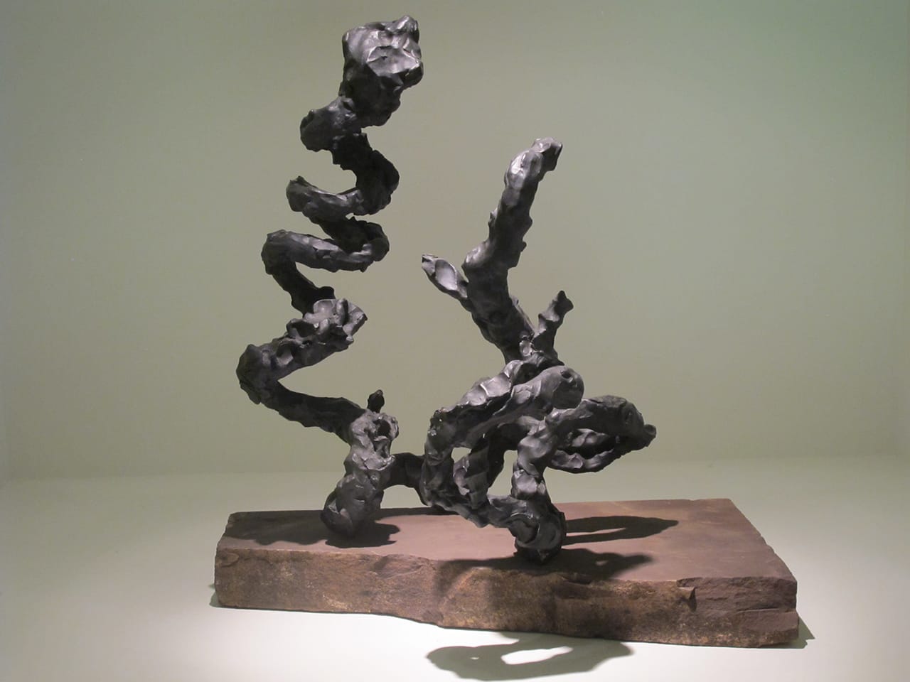 Lynda Benglis, "Snakemare III" (1991), bronze on slate, 26 ¼ x 21 x 19 ¼" (courtesy the artist and Cheim & Read, New York)
