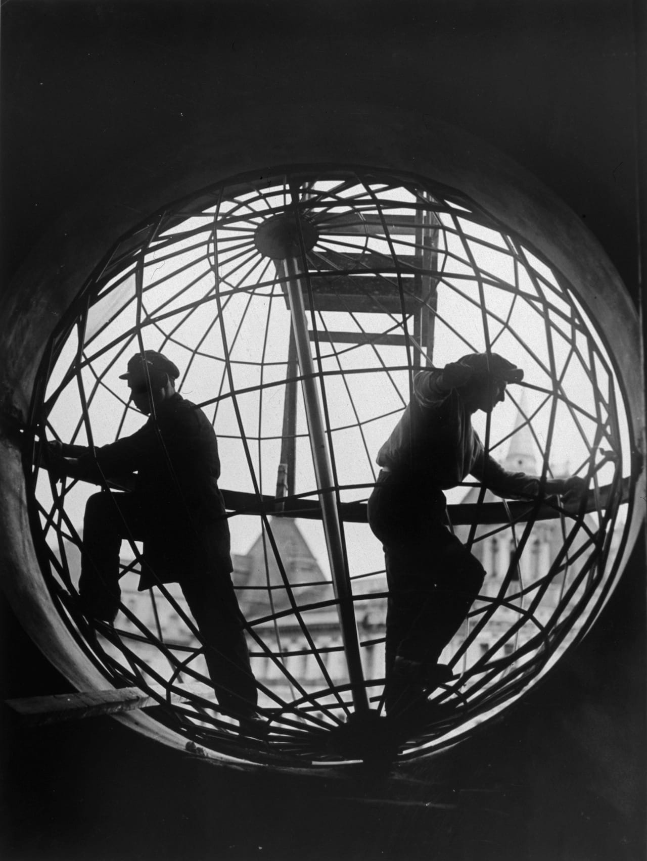 Arkady Shaikhet, Assembling the Globe at Moscow Telegraph Central Station, 1928, gelatin silver print. Collection of Alex Lachmann. Artwork © Estate of Arkady Shaikhet, courtesy of Nailya Alexander Gallery.