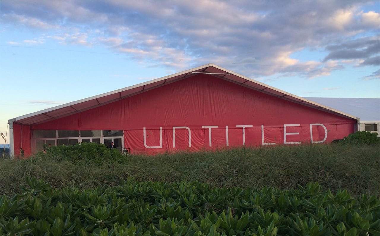 The Untitled art fair has the added draw of being on the beach. (photo by the author for Hyperallergic)