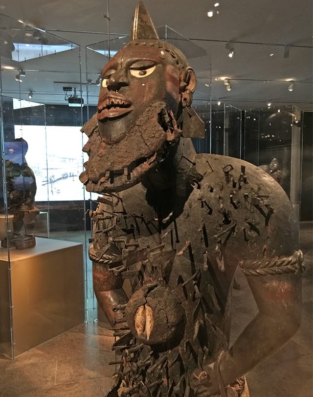 One of the large "nkisi" sculptures in the Metropolitan Museum's 'Kongo: Power and Majesty' (photo by Hrag Vartanian/Hyperallergic)