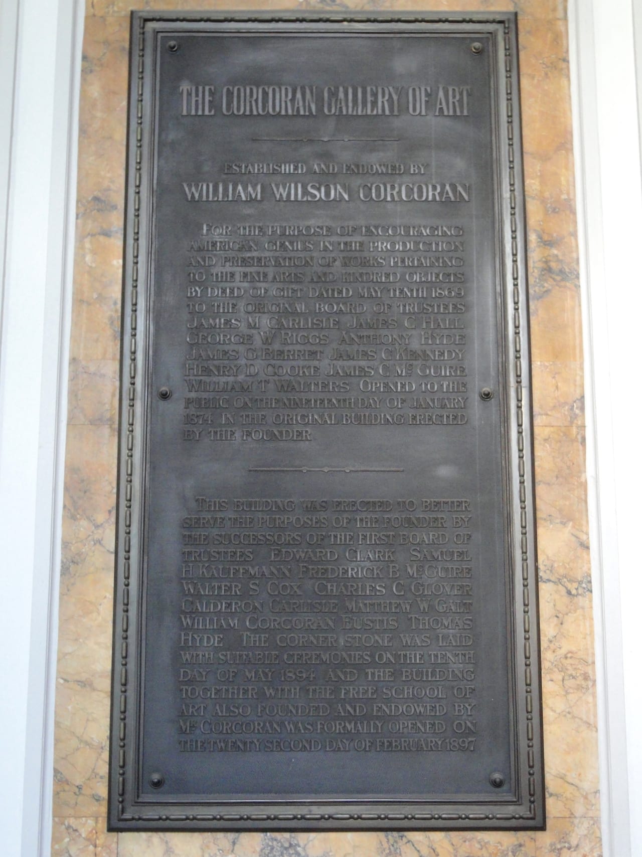 A plaque commemorating the founding of the Corcoran Gallery and School (photo by Daderot/Wikimedia Commons)