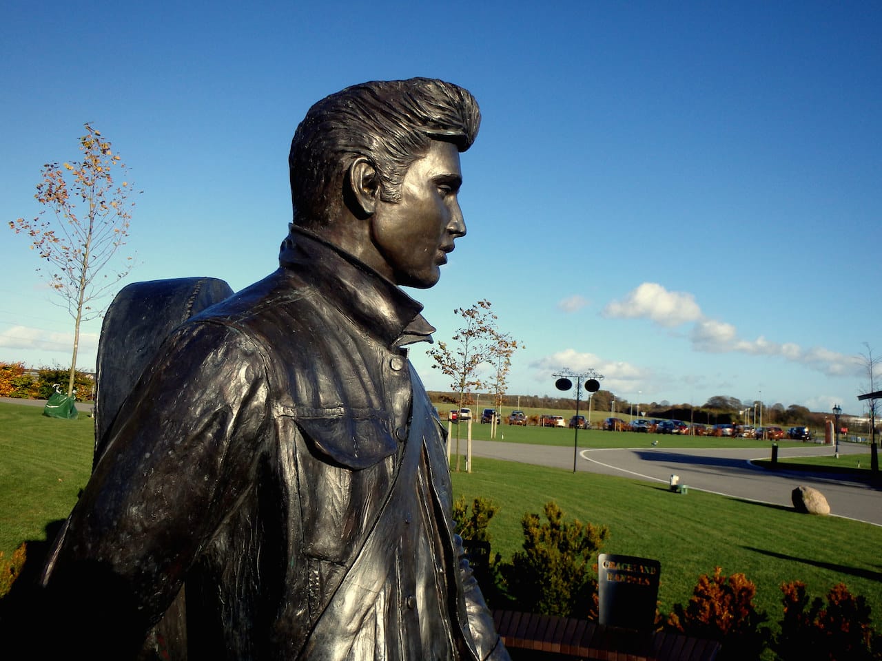 A statue of Elvis Presley outside Memphis Mansion (formerly Graceland Randers) in Randers, Denmark (photo by <a href="https://flic.kr/p/A5zecP"/>Insights Unspoken/Flickr)