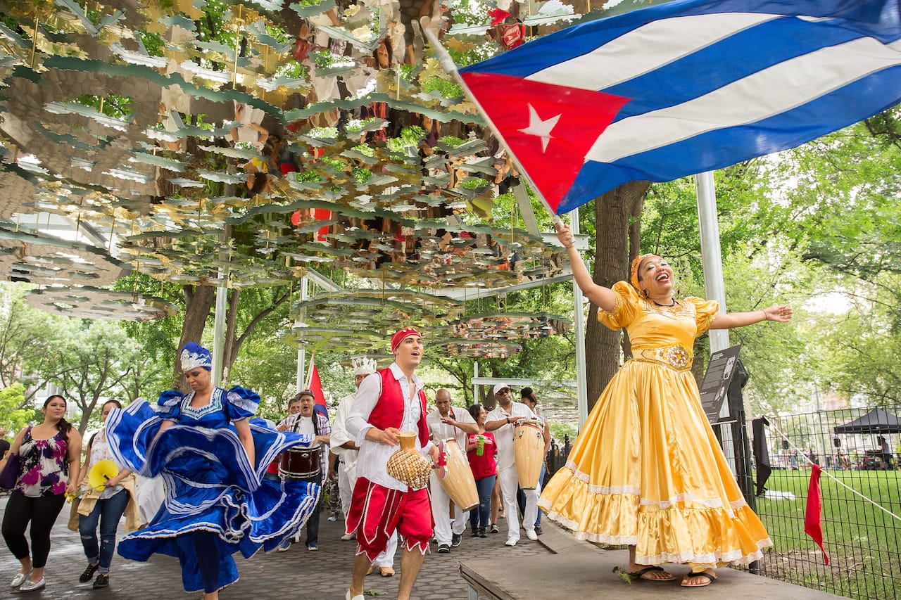 Dia de Reyes with Yesenia Selier and Global Rhythms under Teresita Fernández’s 'Fata Morgana' in Madison Square Park (photo by Hunter Canning, courtesy Madison Square Park Conservancy, via Flickr)