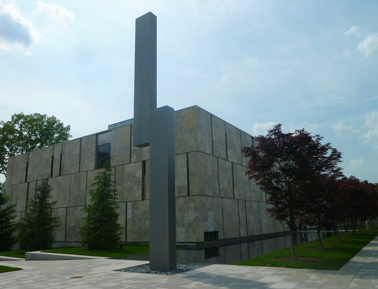 Ellsworth Kelly, "The Barnes Totem" (2012) (all photos by the author unless indicated otherwise)