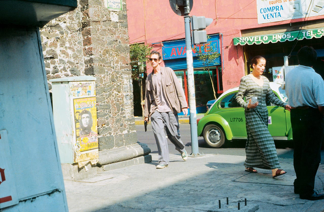 Francis Alÿs, "Re-enactments" (2000–01), two-channel video installation, 5 minutes 23 seconds (image courtesy the artist)