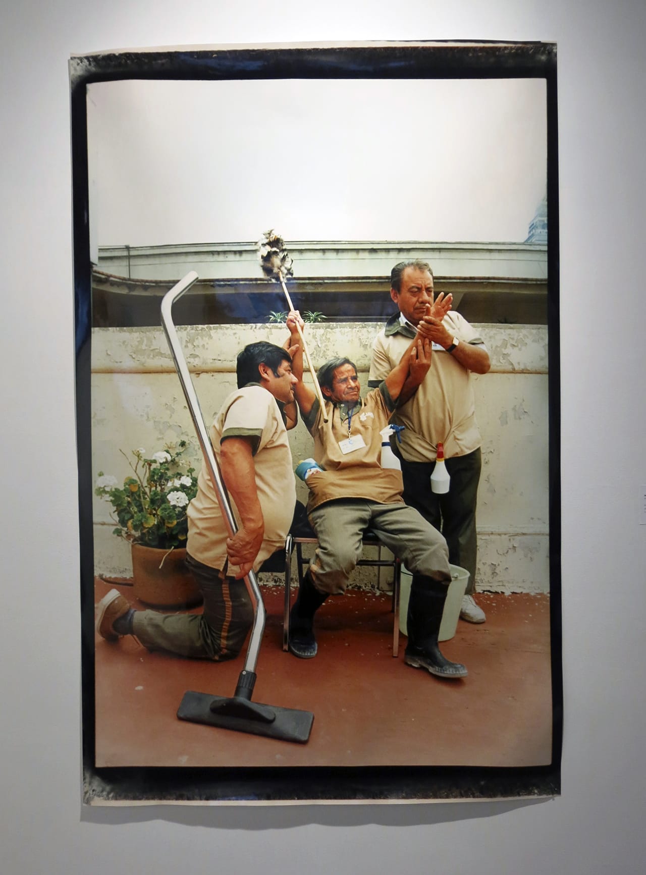 A work from Miguel Calderón's 'Empleado del mes (Employee of the month)' series (1998) (photo by the author for Hyperallergic) (click to enlarge)