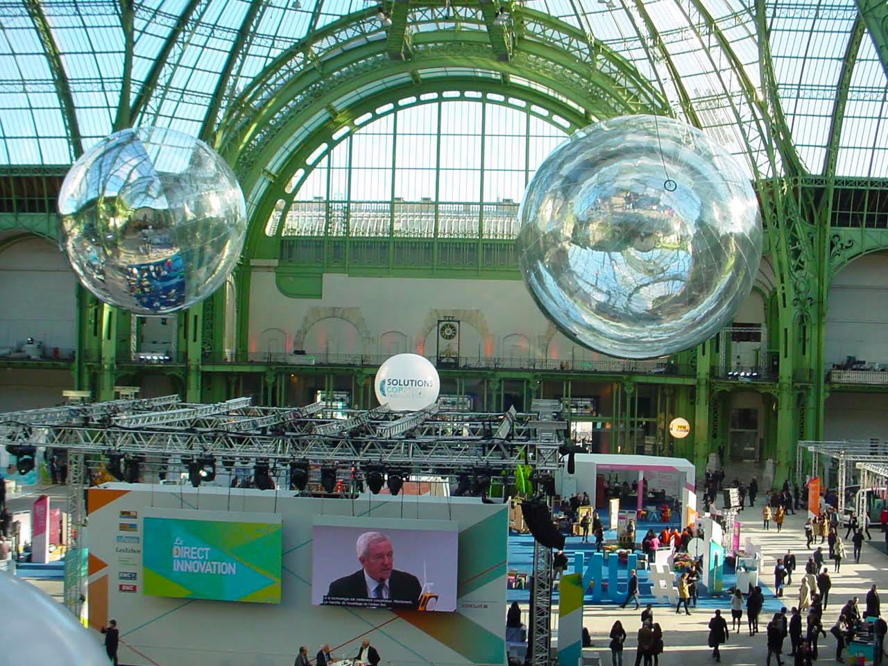 Installation view of Tomás Saraceno's 'Aerocene: Around the world to change the world' at the Grand Palais (all photos by the author for Hyperallergic)