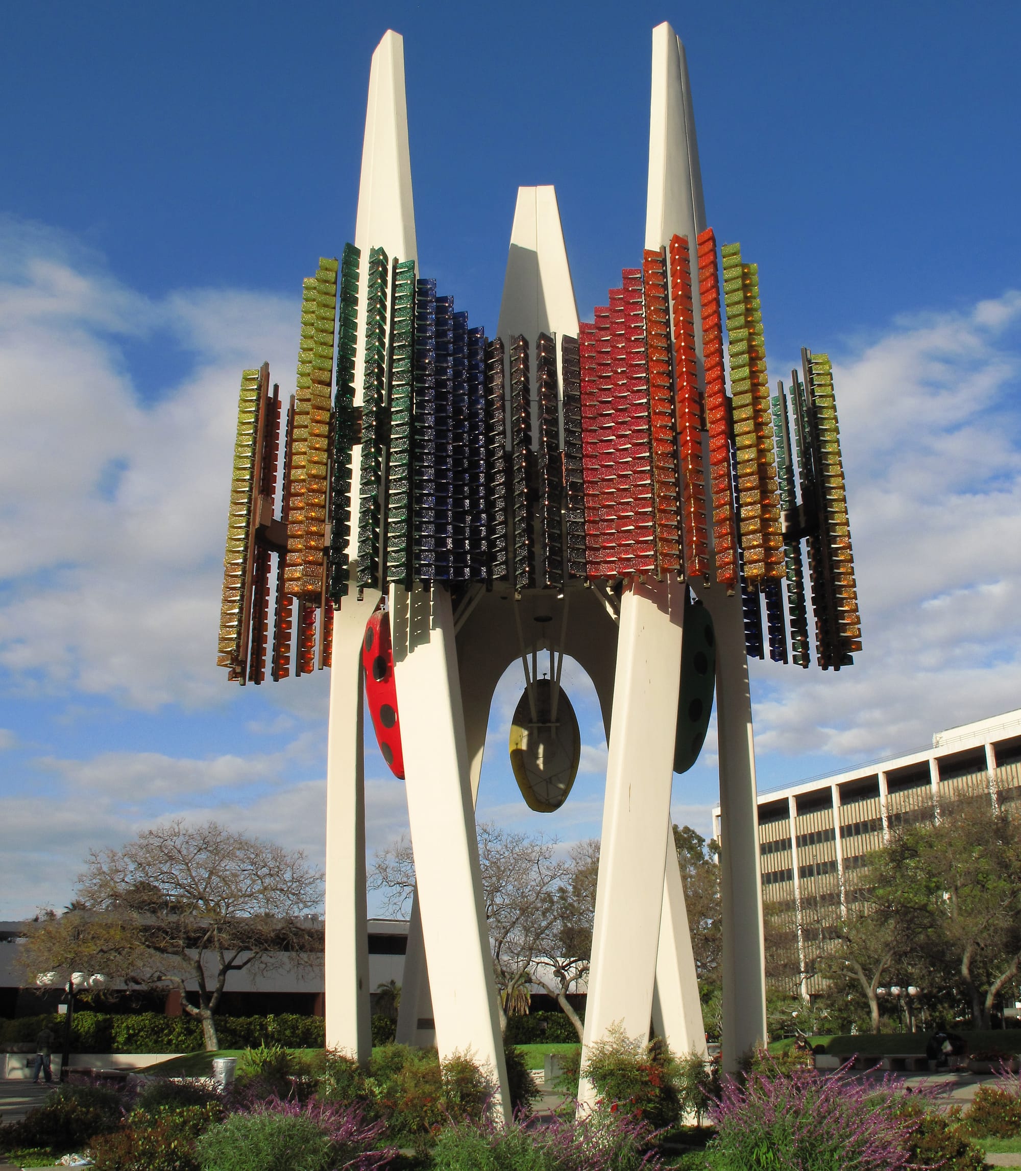 Joseph Young's Triforium at Fletcher Bowron Square, Los Angeles (image by Downtowngal / Wikimedia)