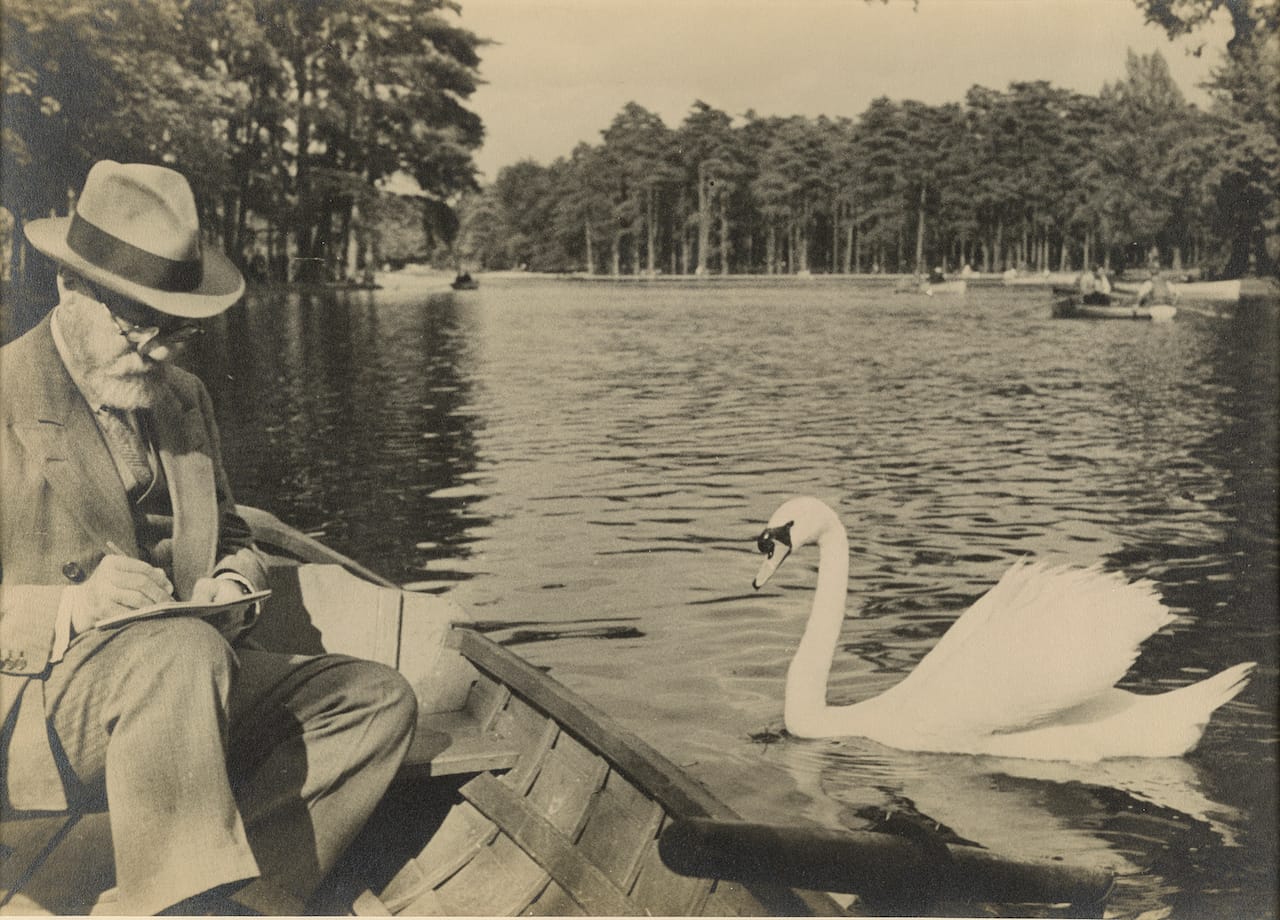Pierre Matisse photograph of his father, Henri Matisse sketching a swan in the Bois de Bologne, Pierre Matisse Gallery (New York, N.Y.) Pierre Matisse Gallery archives, 1903-1990 MA 5020