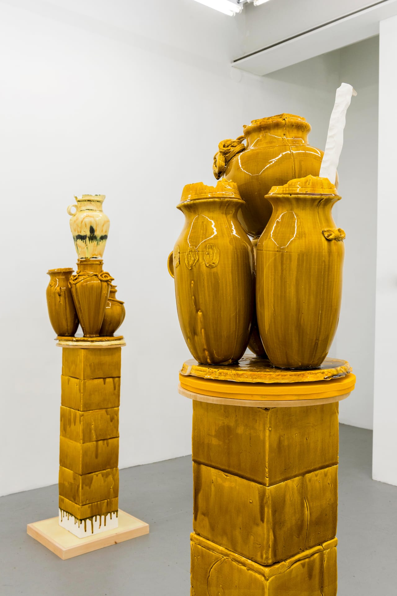 Foreground: Nicole Cherubini “Goldenrod” (2015), earthenware, glaze, medium-density fiberboard (MDF), magic sculpt, 67 x 19 x 22 inches; background: Nicole Cherubini "Althean" (2015), earthenware, glaze, medium-density fiberboard (MDF), magic sculpt, 5 min epoxy, 75 x 19 x 22 inches (all images courtesy Samsøñ)