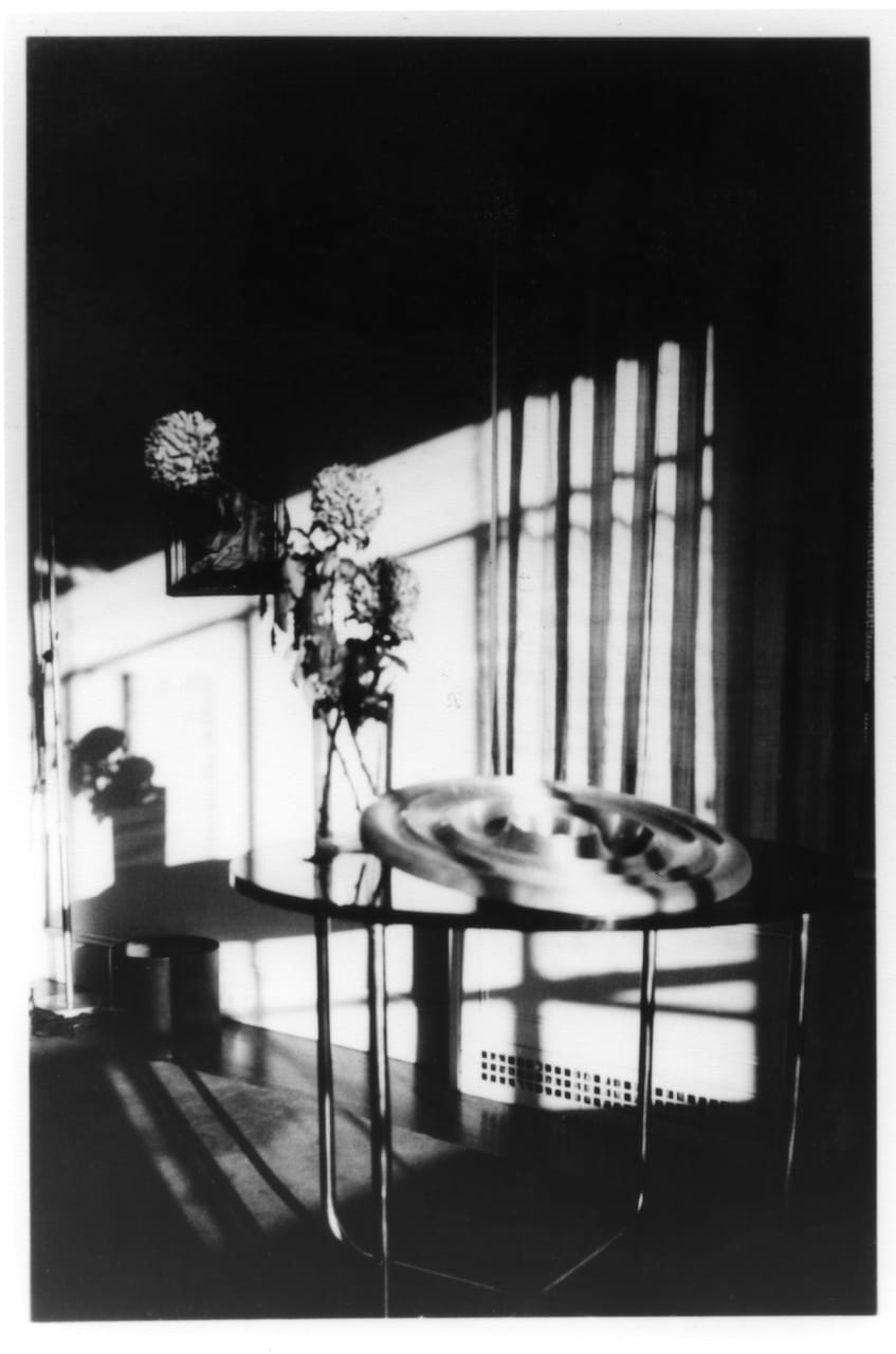 Donald Deskey table with a Russel Wright aluminum relish dish, Barr apartment, Two Beekman Place (1934)