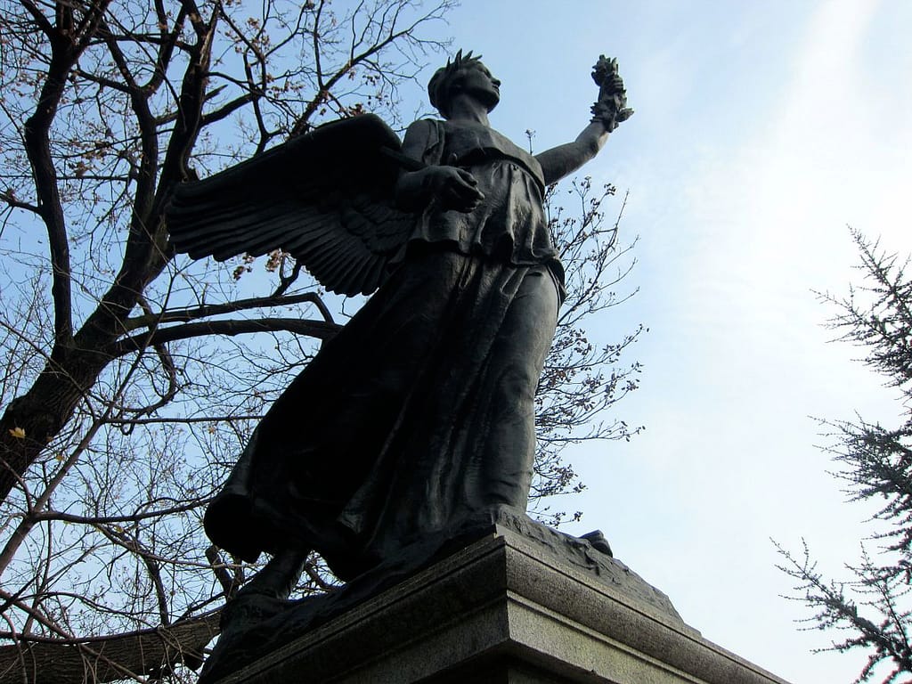 "Victory with Peace" by Pietro Montana in Bushwick's Freedom Square (photo by the author for Hyperallergic)
