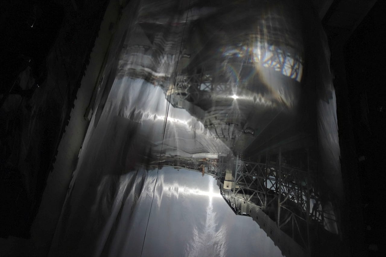 'Camera Obscura/Gowanus' at Gowanus Loft (all photos by the author for Hyperallergic unless noted)