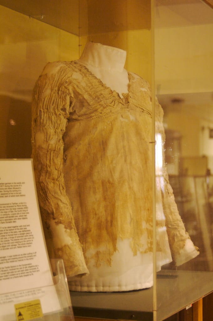 The Tarkhan dress on view at the Petrie Museum at UCL (photo by Nic McPhee/Flickr)