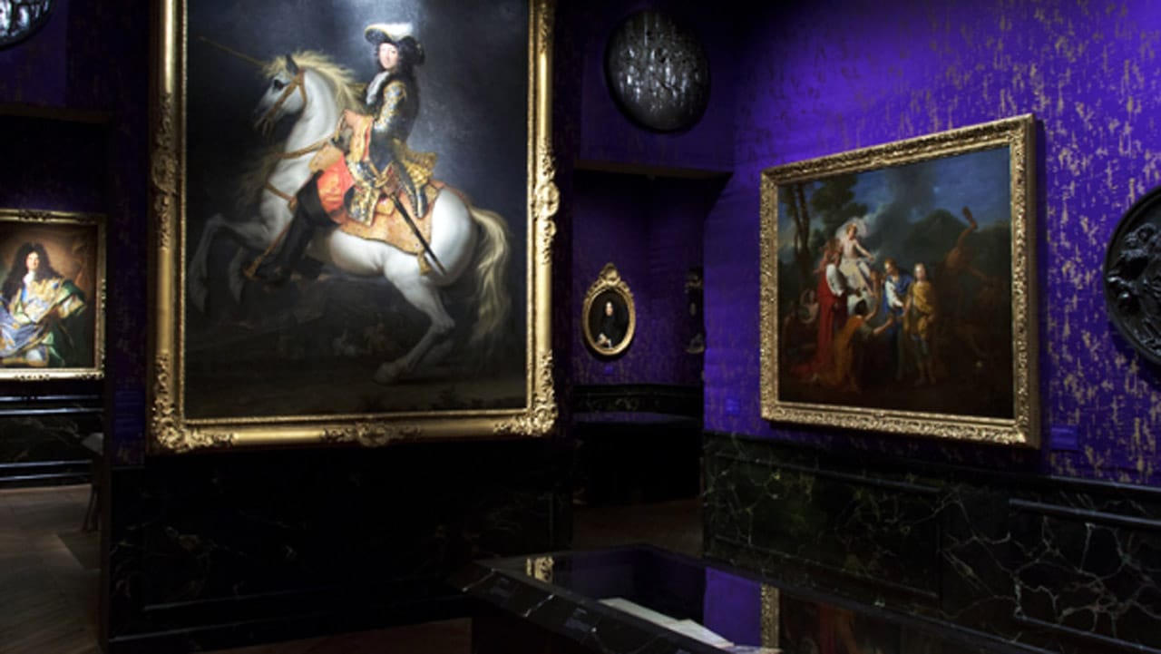 Installation view of 'Le Roi Est Mort' at the Palace of Versailles (photo by the author for Hyperallergic)