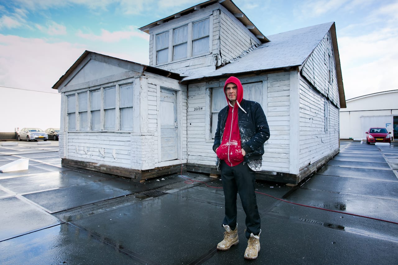 Artist Ryan Mendoza in front of his "The White House" project at the 2016 Art Rotterdam fair (photo by Geert Broertjes, courtesy Art Rotterdam)