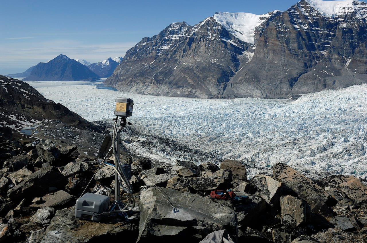 James Balog, "Extreme Ice Survey," Umiamako Glacier, Greenland (2007) (courtesy apexart)