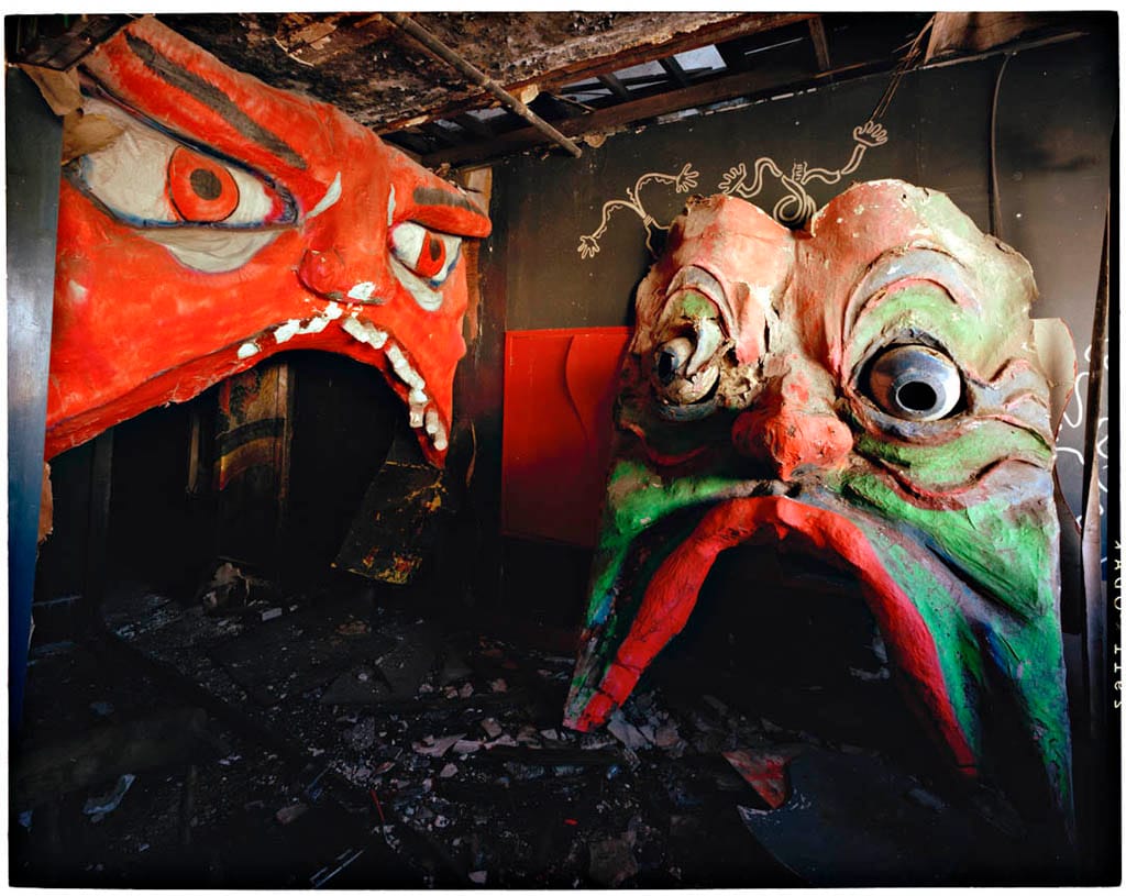 Larry Racioppo, "The Spookhouse, Interior #1" (1997) (photo courtesy and © the artist)