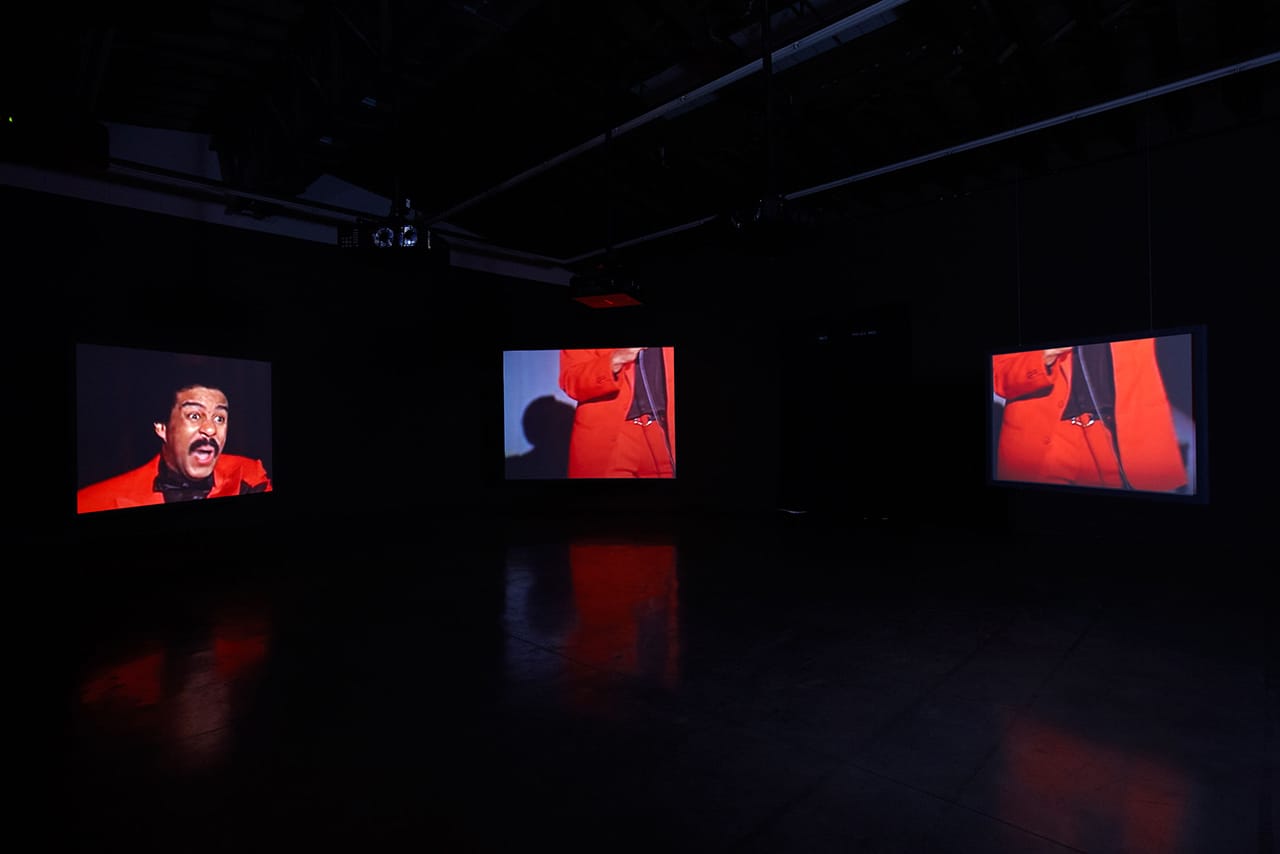 Glenn Ligon, "Live" (2014), seven-channel video, 80 min, installation view in 'Glenn Ligon: We Need To Wake Up Cause That’s What Time It Is,' Luhring Augustine Bushwick, Brooklyn, NY (January 16–April 17, 2016) (photo by Farzad Owrang; © Glenn Ligon; courtesy the artist, Luhring Augustine, New York, Regen Projects, Los Angeles, and Thomas Dane Gallery, London)
