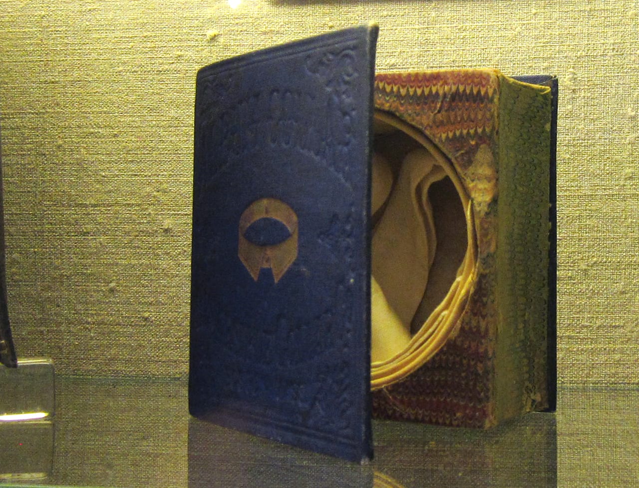 Reversible Collar Company, "Album Collar", a collar box for a new and improved cotton and paper collar (1870s)