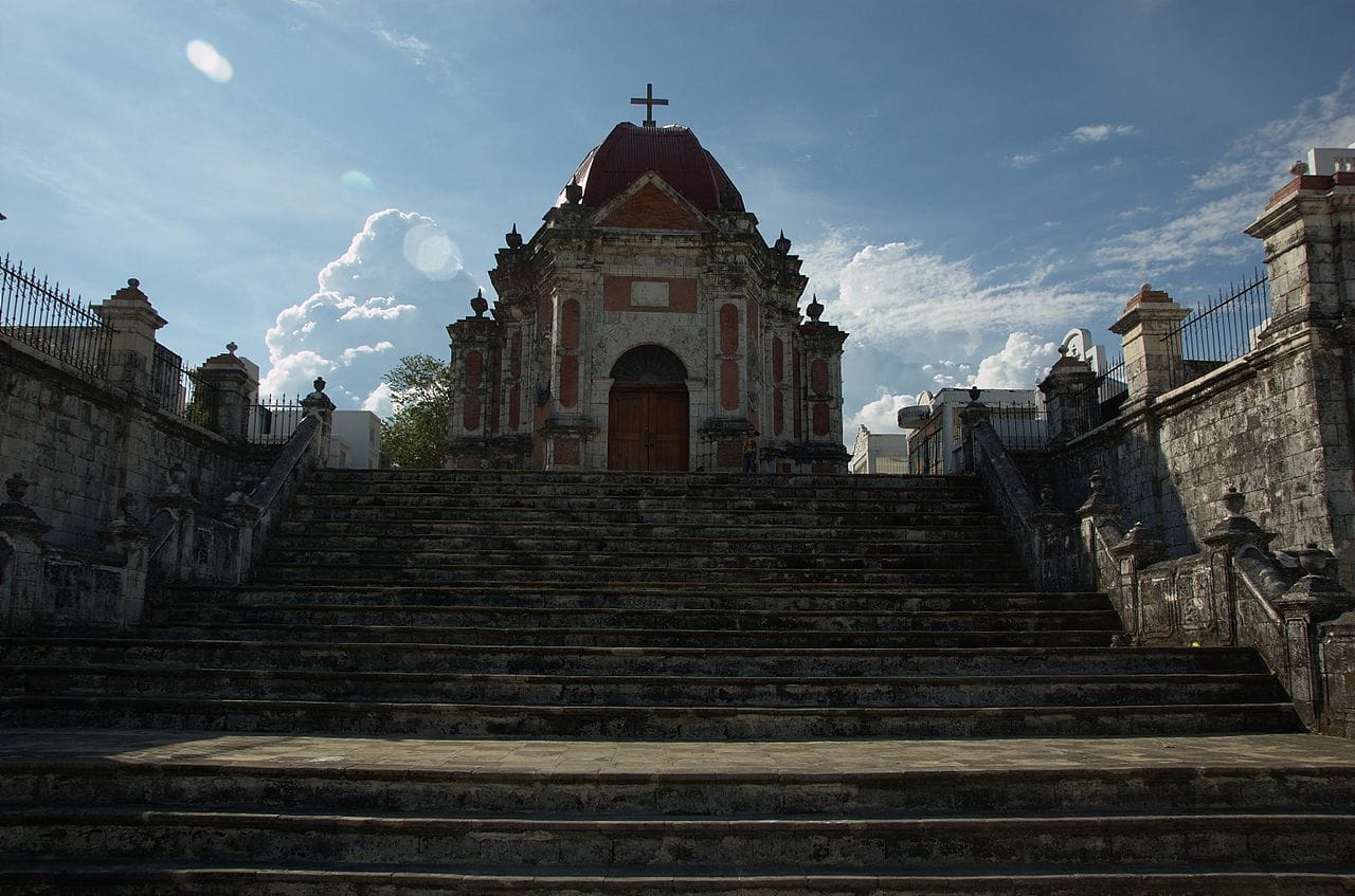 San Joaquin Cemetery, the site of illegal digs last month by a group of treasure hunters (photo by Rabosajr, via Wikimedia Commons)
