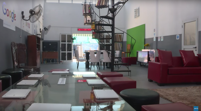 Inside Kcho's technology-equipped studio (screenshot via AFP news agency/Youtube)