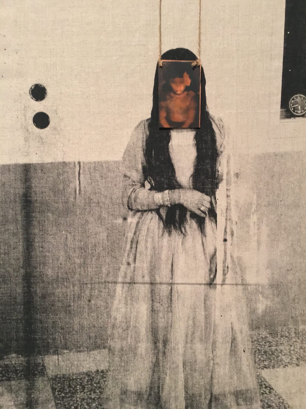 Al Dowayan, "The Lady" (2015), canvas, copper string, 87 x 120 cm (click to enlarge)