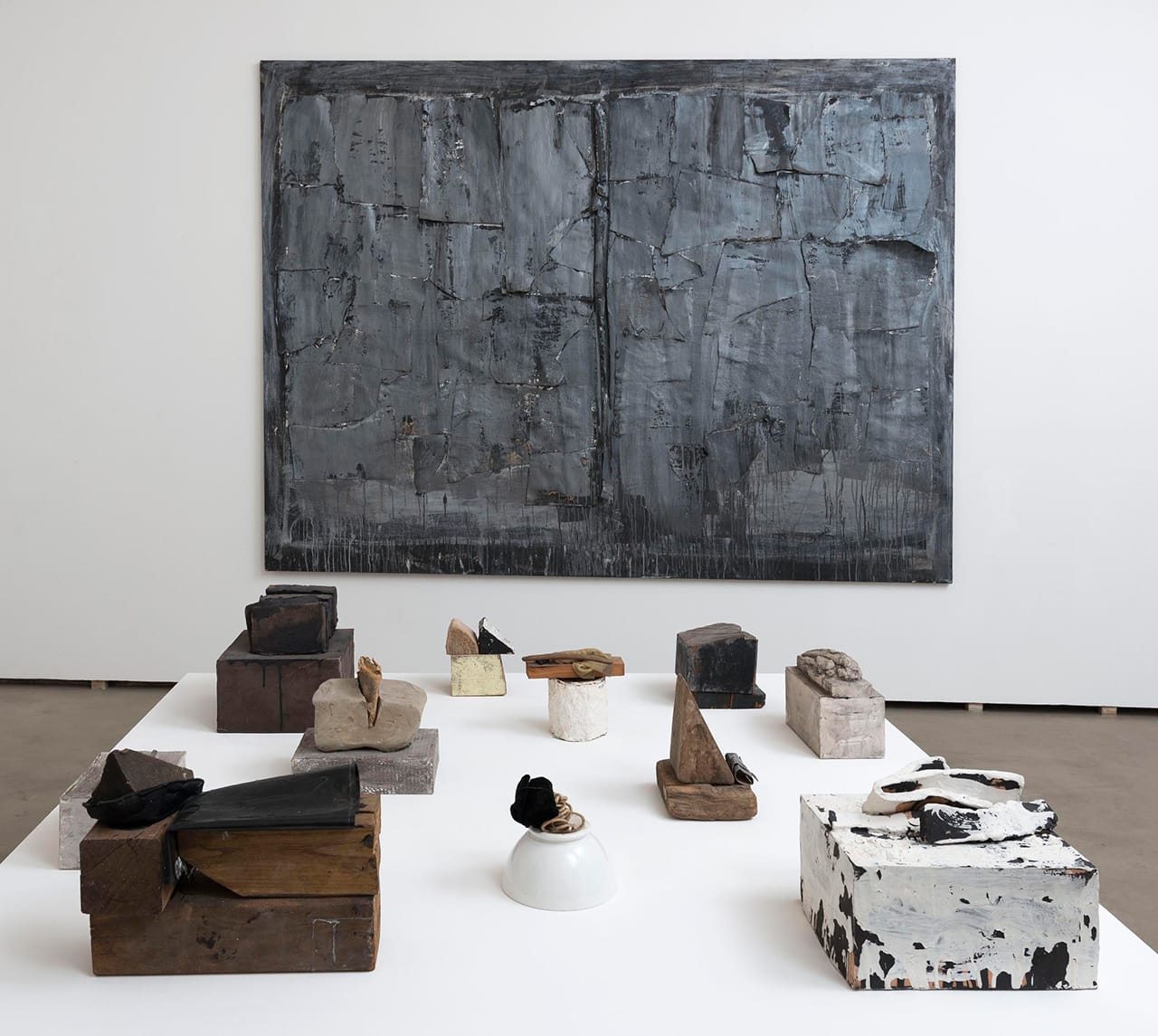 Installation view, 'Luisa Gardini | 1965–2015' (2016) at Federica Schiavo Gallery (photo by Giorgio Benni, courtesy Federica Schiavo Gallery, Rome)