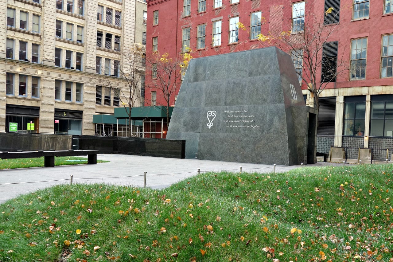 African Burial Ground National Monument (photo by the author for Hyperallergic)